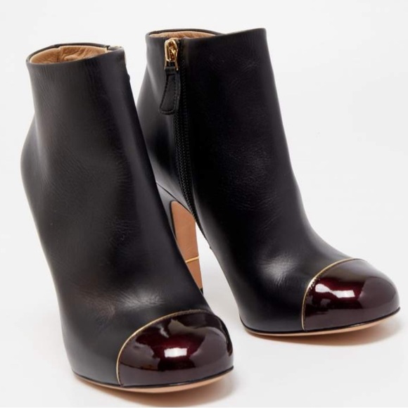 CHANEL ankle boot bootie cap toe black leather gold tone interlocking CC logo - Picture 2 of 8